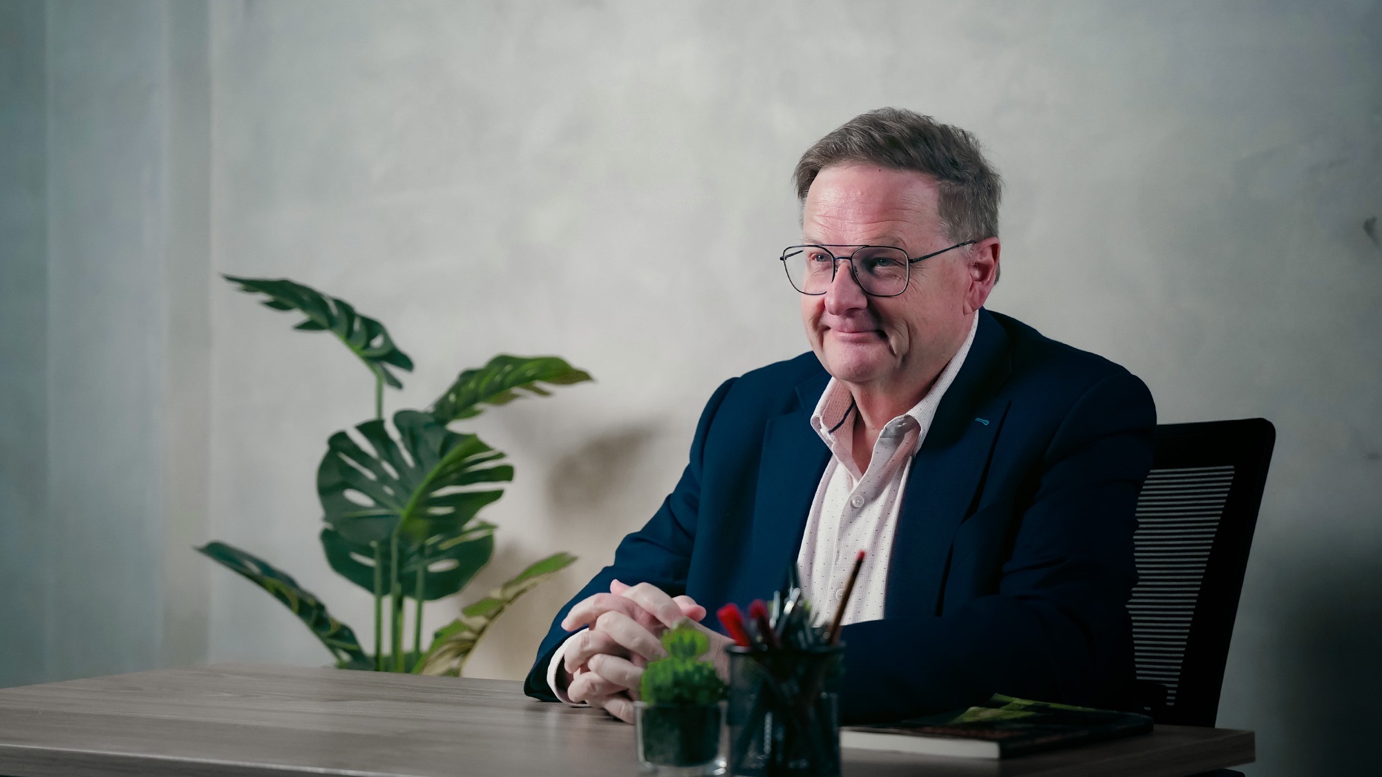 Peter Holtz in a client conversation
