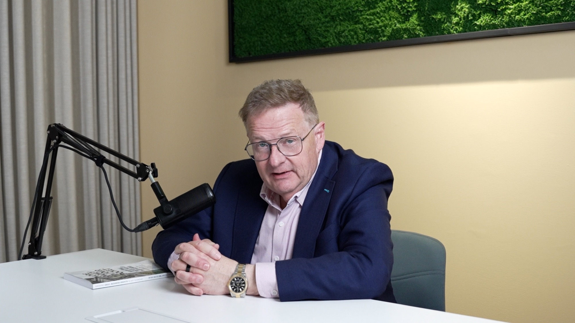 Peter Holtz recording an insight